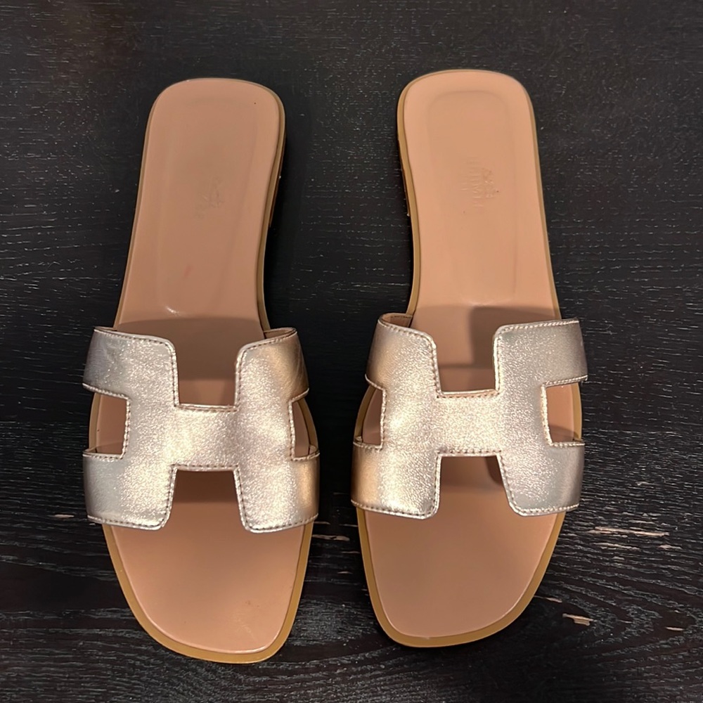 Authentic Hermes Oran Sandals in Rose Gold size 39.5